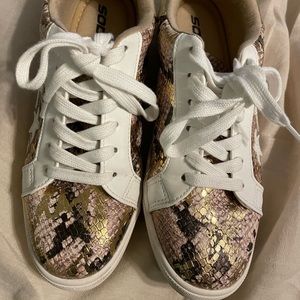 Pink lily boutique tennis shoes, fashionable